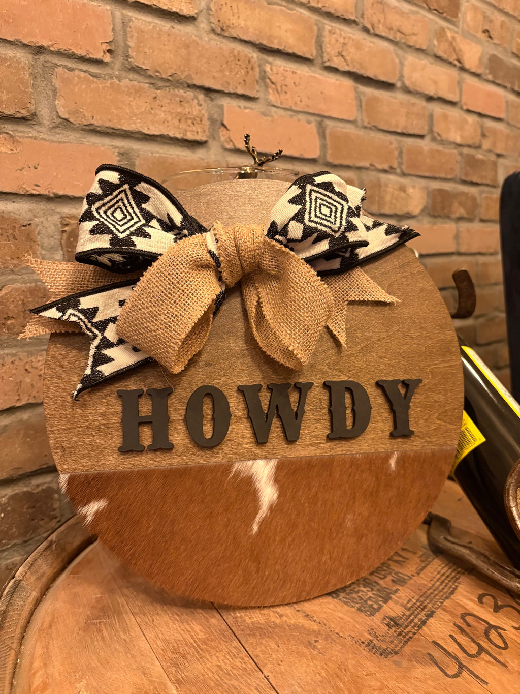 Howdy Circle Sign - Rustic Cowhide Western Farmhouse Wall Decor